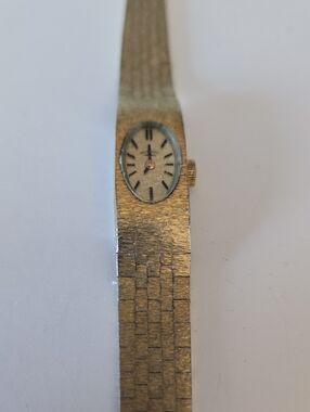 Rotary Women's Bracelet Watch - Elegant Slim Design Vintage UK 1970